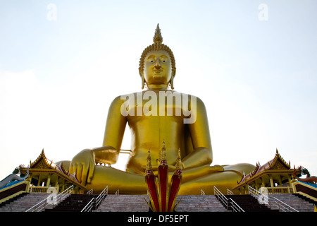 Statue du Grand Bouddha de Wat muang, Thaïlande. Banque D'Images