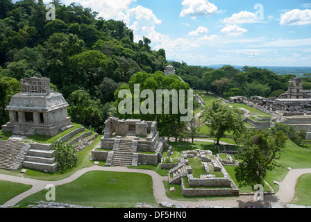 Temples Mayas dans la ville en ruines de Palenque Banque D'Images