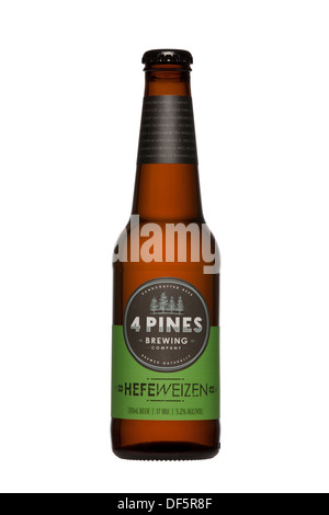 Fabricant de bière australienne 4 pines, découpe de bouteilles isolé sur fond blanc. à Melbourne en Australie. Banque D'Images