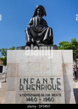 Statue du Prince Henri le Navigateur à la mer sur la place Praça Infante Dom Henrique à Lagos, Portugal Banque D'Images