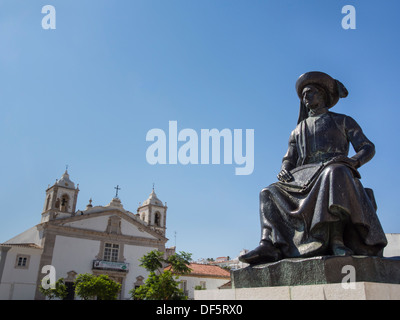 Statue du Prince Henri le Navigateur à la mer sur la place Praça Infante Dom Henrique à Lagos, Portugal Banque D'Images