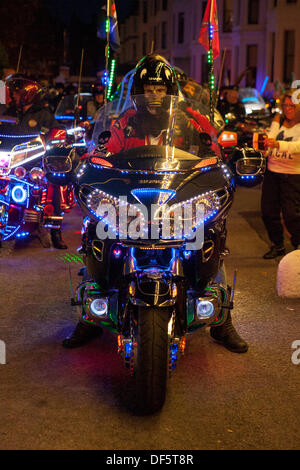 Lumières LED décoratives sur des motos Honda uniques ou sur mesure à Southport, Merseyside, Royaume-Uni.Septembre 2013.la procession illusion 3D de moto éclairée a commencé à l'Hôtel Royal Clifton sur l'Esplanade avec des trikes ornés et des vélos personnalisés et des trikes avec des lumières. Banque D'Images