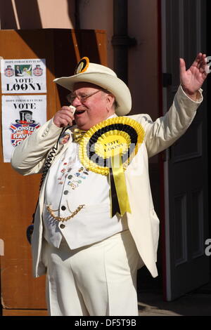 Alan 'Howlin Laud' espère, chef du parti officiel Monster Raving Loony préside un cabinet re-shuffle, UK Banque D'Images