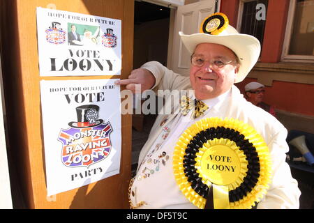 Alan 'Howlin Laud' espère, chef du parti officiel Monster Raving Loony préside un cabinet re-shuffle, UK Banque D'Images