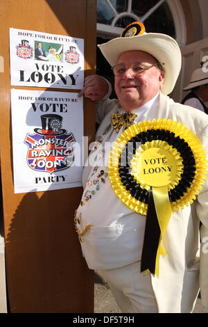 Alan 'Howlin Laud' espère, chef du parti officiel Monster Raving Loony préside un cabinet re-shuffle, UK Banque D'Images