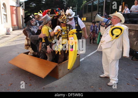 Alan 'Howlin Laud' espère, chef du parti officiel Monster Raving Loony préside un cabinet re-shuffle, UK Banque D'Images