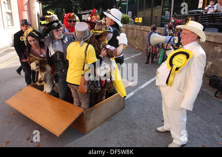 Alan 'Howlin Laud' espère, chef du parti officiel Monster Raving Loony préside un cabinet re-shuffle, UK Banque D'Images