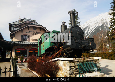 Vieille locomotive à vapeur à l'extérieur de la gare jusqu'à la Mer de Glace, train du Montenvers. Banque D'Images