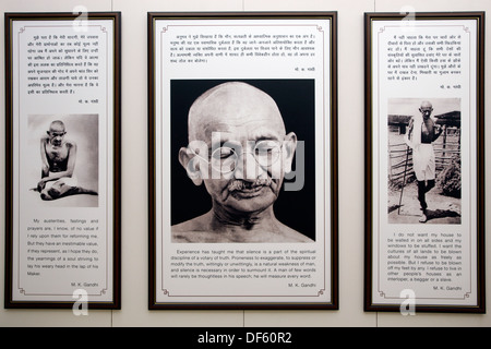 L'Inde, Uttar Pradesh, New Delhi, les pensées et les mots de Mahatma Gandhi affiché dans le Musée Gandhi Banque D'Images