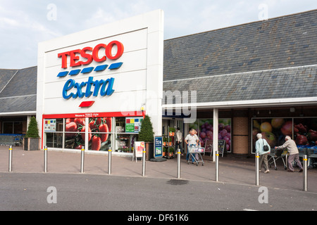 Entrée d'un supermarché Tesco, lecture, Aquitaine, FR, UK. Banque D'Images