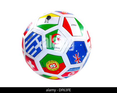 Ballon de soccer avec des drapeaux des pays (with clipping path) travail Banque D'Images