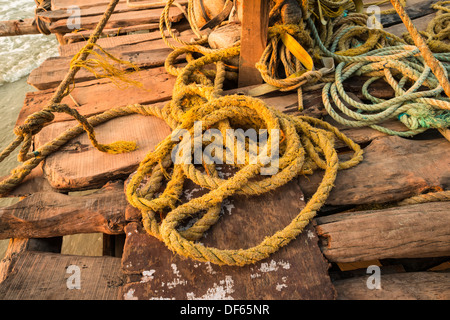 Des câbles de filets de pêche Banque D'Images