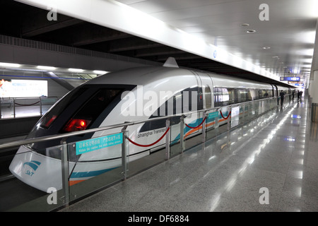 Maglev Train Station à l'aéroport de Shanghai, Chine Banque D'Images