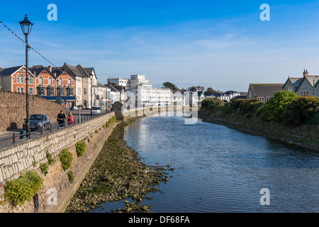 Bude, Cornwall, Angleterre. Le 27 septembre 2013. Le canal qui traverse Bude en Cornouailles du Nord. La rivière Neet. Banque D'Images