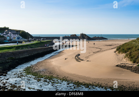 Bude, Cornwall, Angleterre. Le 27 septembre 2013. Summerleaze beach, dunes et la rivière Neet à Bude en Cornouailles du Nord. Banque D'Images