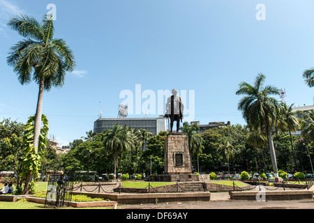 Statue en bronze de Mohandas Karamchand Gandhi (Mahatma) Mumbai Maharashtra Inde Banque D'Images