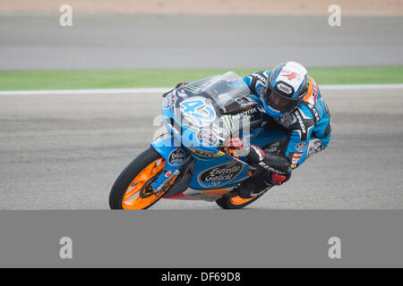 Coureur espagnol, Alex rin , essaie d'obtenir la pole position en qulifying en Aragon pratique grand prix Motogp moto (3), circuit à Alcañiz, Espagne le septembre 28, 2013 Estrella Galicia 0,0 rider Alex Rin a terminé premier dans qualifiyin à Alcañiz Circuit, Teruel, Espagne. Banque D'Images