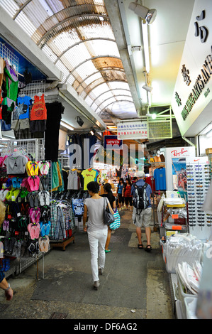 Le marché couvert à Stanley Market près de Hong Kong. Banque D'Images