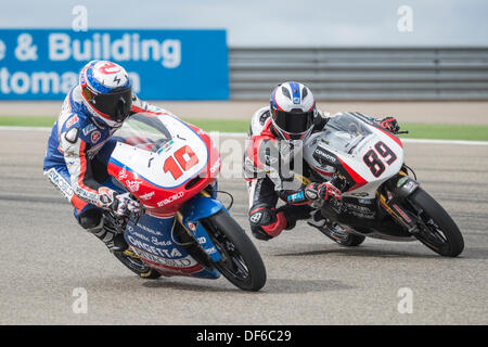 Le français, Alexis MASBOU, tente de le dépasser au cavalier français Alan Techer au cours de la pratique en qulifying Aragon grand prix Motogp moto (3), circuit à Alcañiz, Espagne le 28 septembre 2013 Alexis MASBOU Ongetta-Rivacold rider a terminé 12e en qualifiyin à Alcañiz Circuit, Teruel, Espagne. Banque D'Images