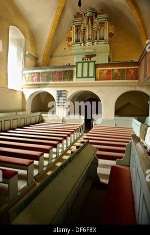 L'intérieur gothique du 14ème siècle, l'Axnte Saxon Sever église fortifiée, la Transylvanie. Banque D'Images