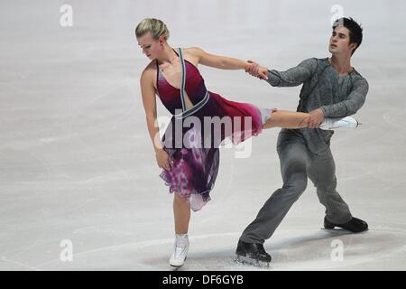 Oberstdorf, Allemagne. 28 août, 2013. Madison Hubbell et Zachary Donohue des USA skate à la 45e Nebelhorn-Trophy dans le programme libre pour un couple de patinage artistique à Oberstdorf, Allemagne, 28 septembre 2013. Photo : Karl Josef HILDEBRAND/dpa/Alamy Live News Banque D'Images