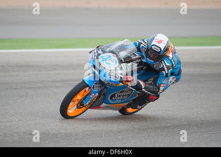 Coureur espagnol, Alex rin , essaie d'obtenir la pole position en qulifying en Aragon pratique grand prix Motogp moto (3), circuit à Alcañiz, Espagne le septembre 28, 2013 Estrella Galicia 0,0 rider Alex Rin a terminé premier dans qualifiyin à Alcañiz Circuit, Teruel, Espagne. Banque D'Images