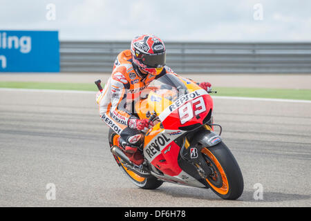 Coureur espagnol, Marc Marquez, tente d'obtenir la pole position en qulifying 2 grand prix Motogp en Aragon (MotoGp), circuit à Alcañiz, Espagne le 28 septembre 2013 Honda Repson rider Marc Marquez a remporté la course de dimanche à Alcañiz Circuit, Teruel, Espagne. Banque D'Images