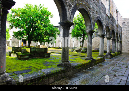 Posada Geres Amares,vieux,monastère cloître,vue sur les collines environnantes, une grande randonnée dans le Parc National de Geres,le Nord du Portugal Banque D'Images