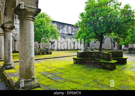 Posada Geres Amares,vieux,monastère cloître,vue sur les collines environnantes, une grande randonnée dans le Parc National de Geres,le Nord du Portugal Banque D'Images