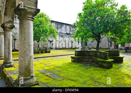 Posada Geres Amares,vieux,monastère cloître,vue sur les collines environnantes, une grande randonnée dans le Parc National de Geres,le Nord du Portugal Banque D'Images