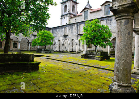 Posada Geres Amares,vieux,monastère cloître,vue sur les collines environnantes, une grande randonnée dans le Parc National de Geres,le Nord du Portugal Banque D'Images