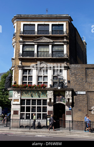 Le Blackfriar pub, la reine Victoria, London, England, UK. Banque D'Images