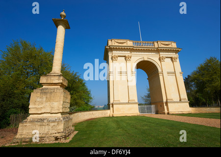 Le néo-classique Corinthian Arch ldesigned par Giovanni Battista Borra dans les années 1750 , Stowe House Buckingham Banque D'Images