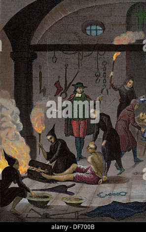 Inquisition. Les interrogatoires, la torture et les confessions. Gravure en couleur. Banque D'Images