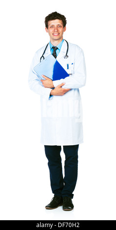 Full Length portrait of a male doctor holding a bloc-notes sur fond blanc Banque D'Images