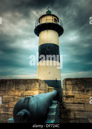 Le phare de château de Southsea à Portsmouth, Hampshire, Angleterre, sur un jour nuageux et sombre Banque D'Images