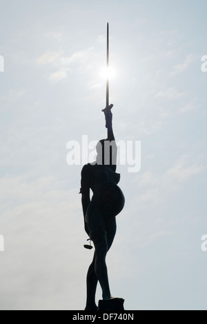 La statue de Damien Hirst 'Verity' sur la jetée à Ilfracombe, Devon, UK. Banque D'Images