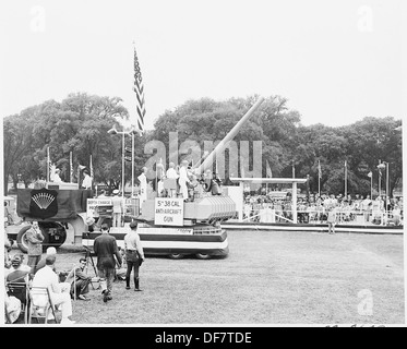 Le président Truman assiste aux cérémonies célébrant le 100e anniversaire du Washington Monument. Ici un... 199843 Banque D'Images