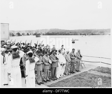 Le président Truman assiste à la Memorial Day service de ceux qui sont morts à la guerre à Porte d'eau. Il est le troisième à partir de la droite dans la première ligne. 199858 Banque D'Images