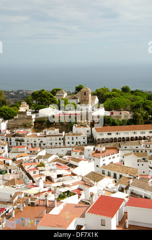 Vue sur le toit du blanc, village de Mijas, dans le sud de l'Espagne, Andalousie Banque D'Images