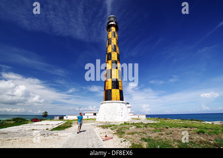 Faro Paredón situé sur l'île de Cayo Paredón Grande - l'archipel Jardines del Rey, Cuba Banque D'Images