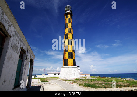 Faro Paredón situé sur l'île de Cayo Paredón Grande - l'archipel Jardines del Rey, Cuba Banque D'Images