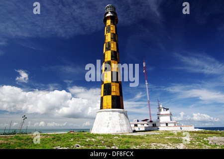 Faro Paredón situé sur l'île de Cayo Paredón Grande - l'archipel Jardines del Rey, Cuba Banque D'Images