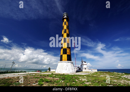 Faro Paredón situé sur l'île de Cayo Paredón Grande - l'archipel Jardines del Rey, Cuba Banque D'Images