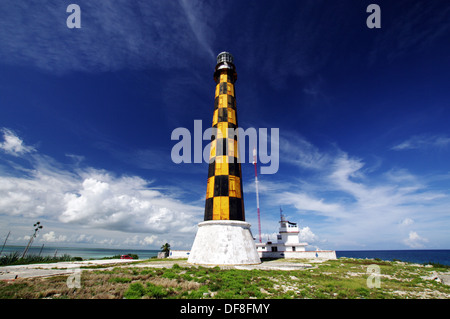 Faro Paredón situé sur l'île de Cayo Paredón Grande - l'archipel Jardines del Rey, Cuba Banque D'Images