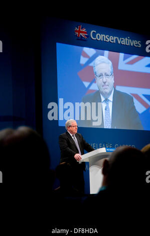 Manchester, UK. 30e Août, 2013. Le ministre des Transports, M. Patrick McLoughlin prononce un discours aux délégués le lundi de la conférence du parti conservateur Crédit : Paul Swinney/Alamy Live News Banque D'Images