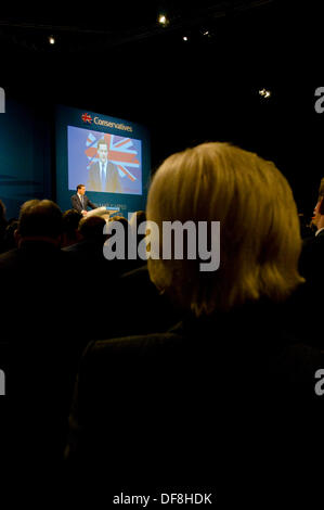 Manchester, UK. 30e Août, 2013. Un délégué à l'écoute au Chancelier George Osborne prononcer son discours sur l'économie Crédit : Paul Swinney/Alamy Live News Banque D'Images