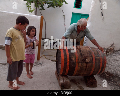 Vin maison dans le hill-side village de Lefkes, sur l'île grecque de Paros Banque D'Images