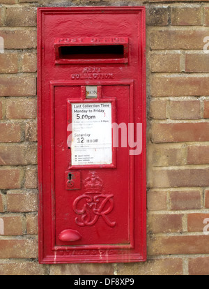 Royal Mail GR Postbox, Fowey Cornwall Banque D'Images