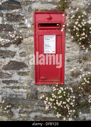 Royal Mail GR Postbox, Fowey Cornwall Banque D'Images